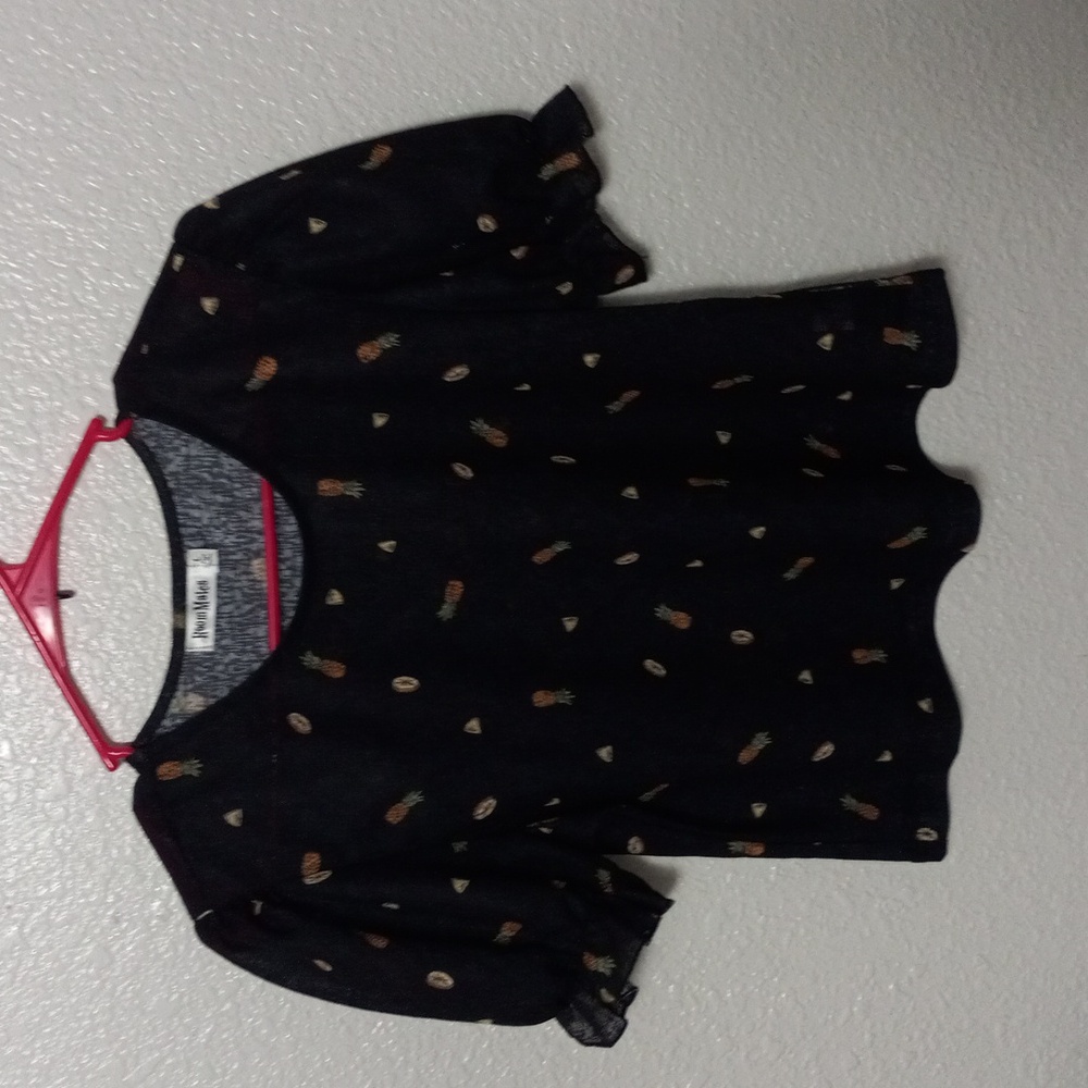 Pineapple top size large new Ruffle sleeve.